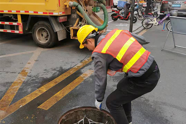 為什么城市要定期進(jìn)行排水管道清淤?